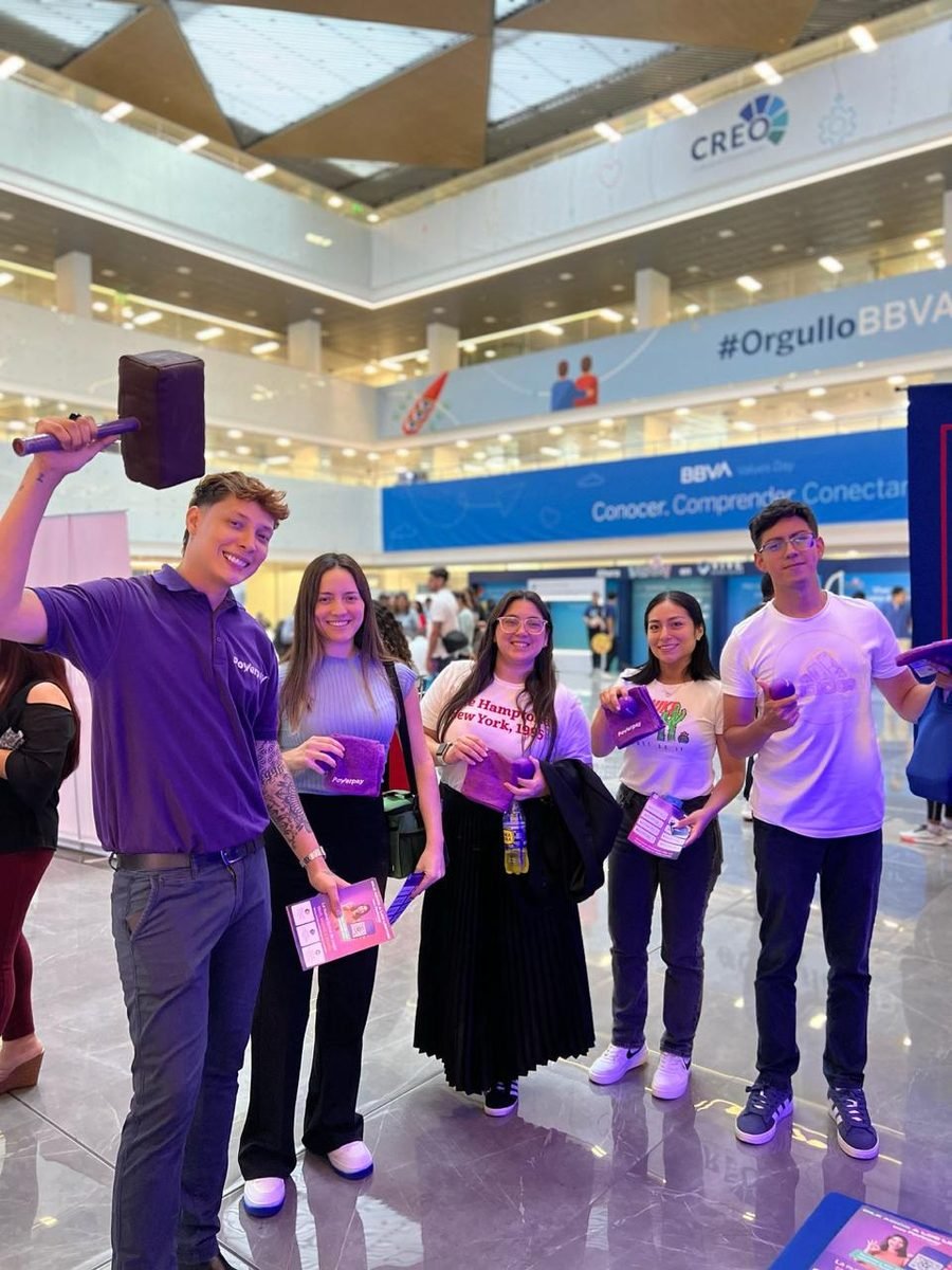 Activación de Powerpay en evento BBVA Values Day, con promotores y material de marca